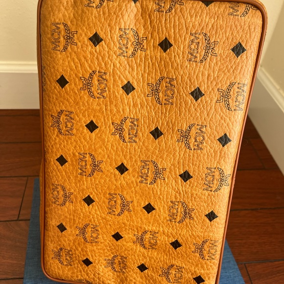 MCM POUCH / CLUTCH (PRICE FIRM❤️) - Picture 6 of 14